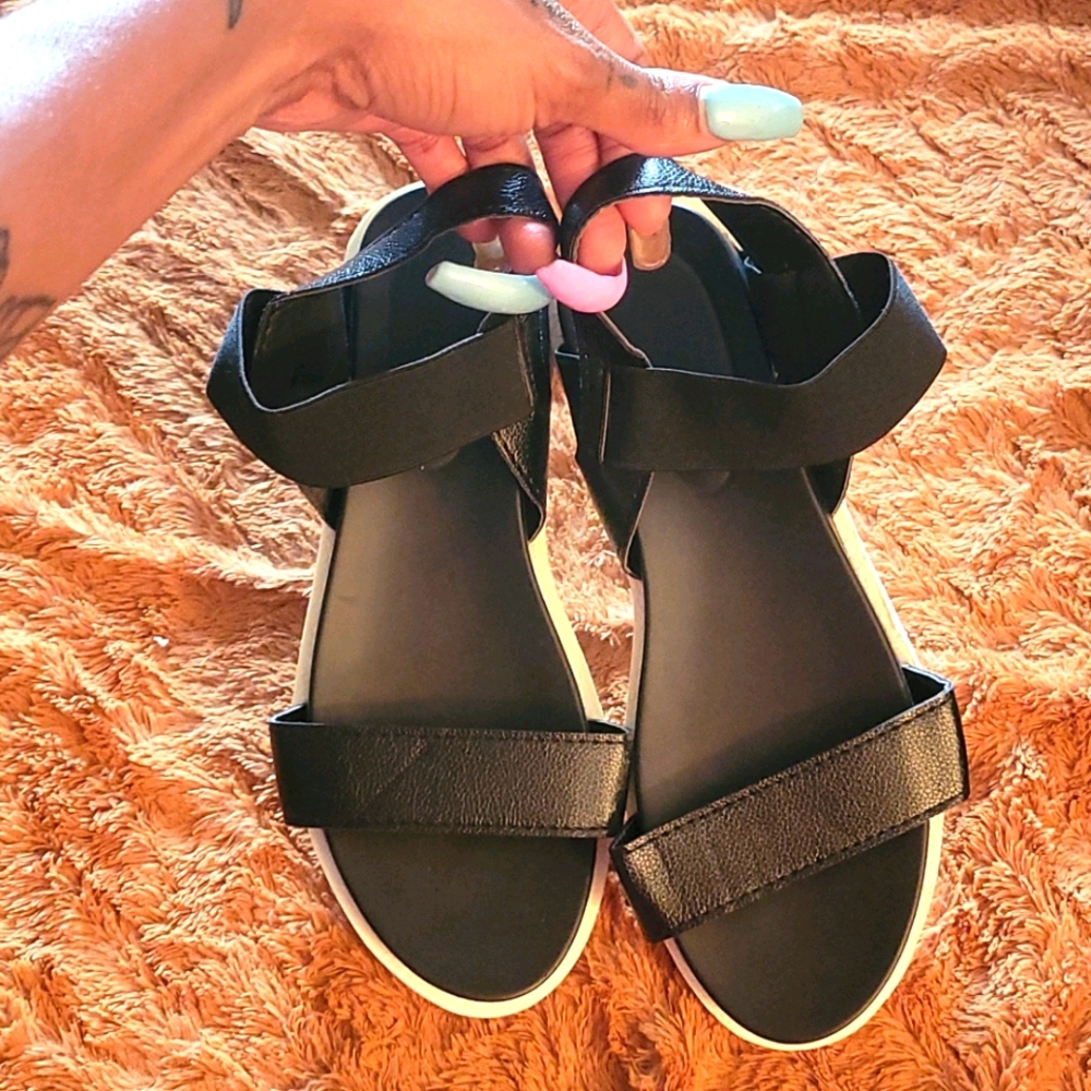 Sandals - Picture 4 of 5
